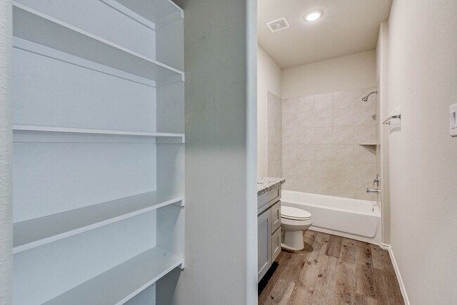 Building Photo - Charming 3 Bed, 2 Bath Home in Science Hill Subdivision*New Construction*