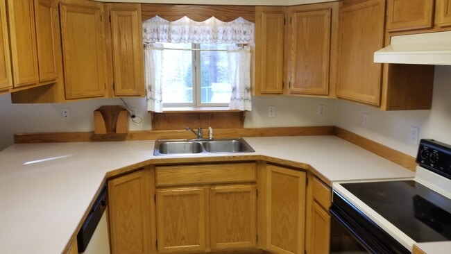 Building Photo - VIDEOTOUR: 2-Bedroom with Garage, close to...