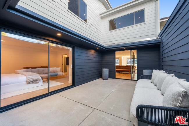 Building Photo - 4405 Costa De Oro