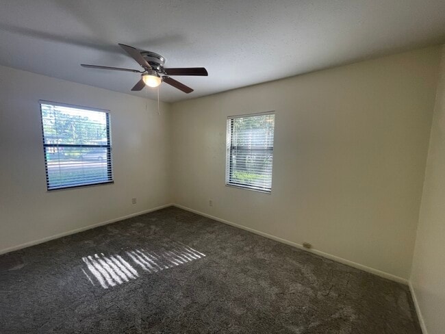 Building Photo - 1117 NW 16th Ave