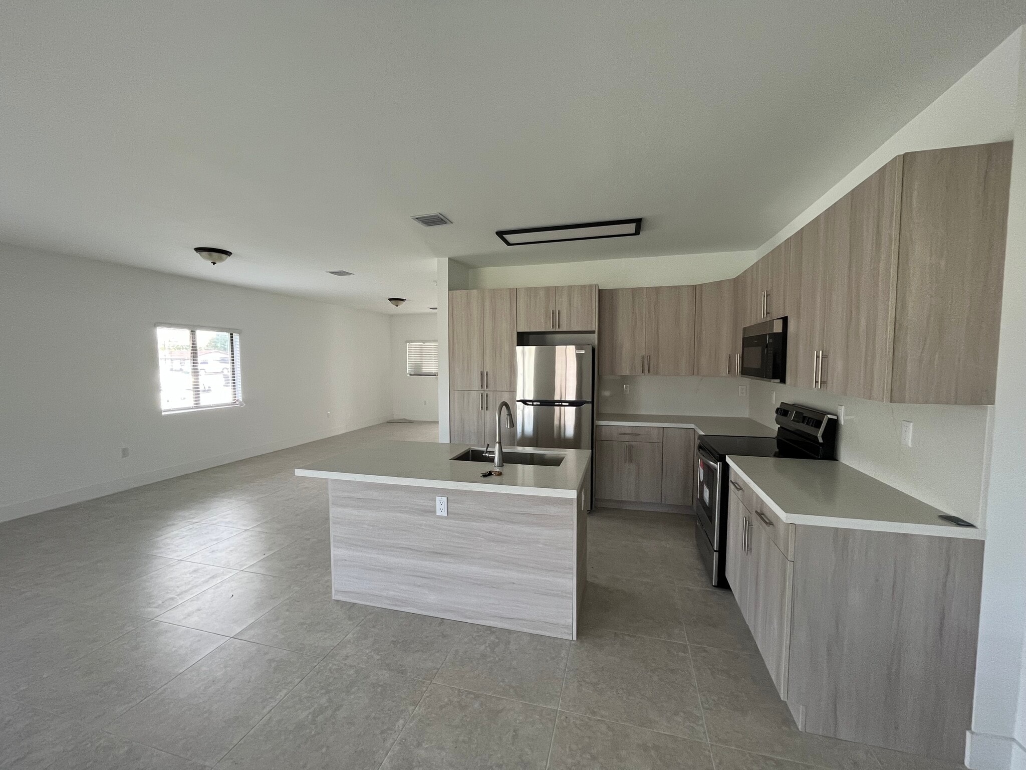 Building Photo - 2738 SW 90th Ave