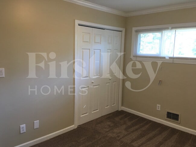 Building Photo - 3393 Woods Dr