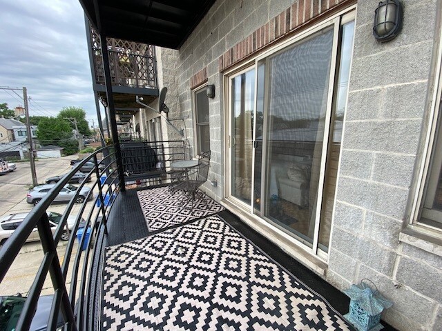 Building Photo - 2625 W Belmont Ave
