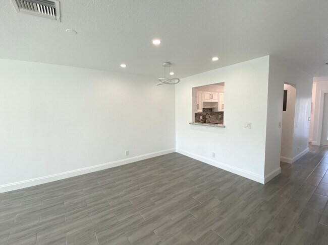 Building Photo - 2450 Black Olive Blvd