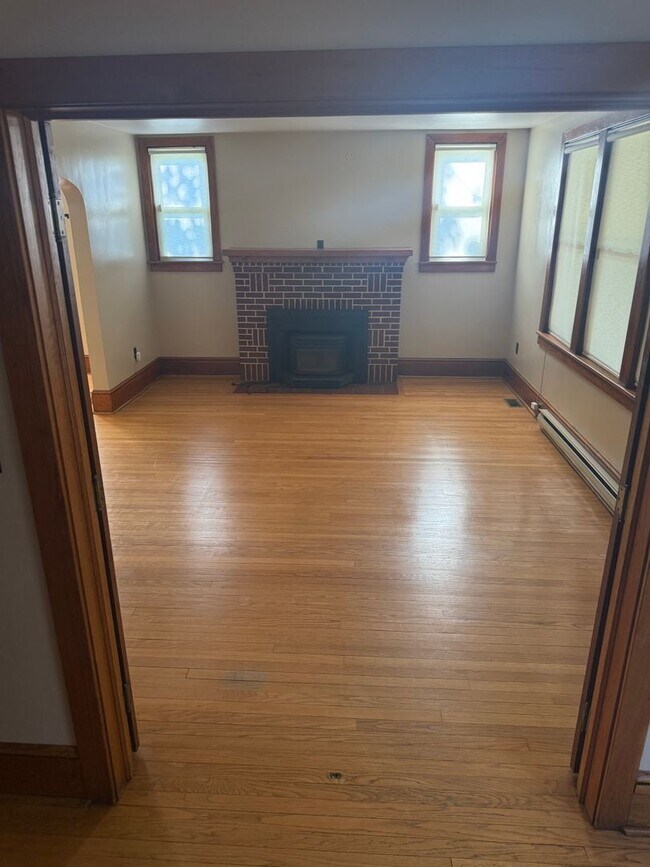 Building Photo - 561 Montgomery Ave