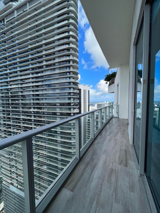 Building Photo - 1100 S Miami Ave