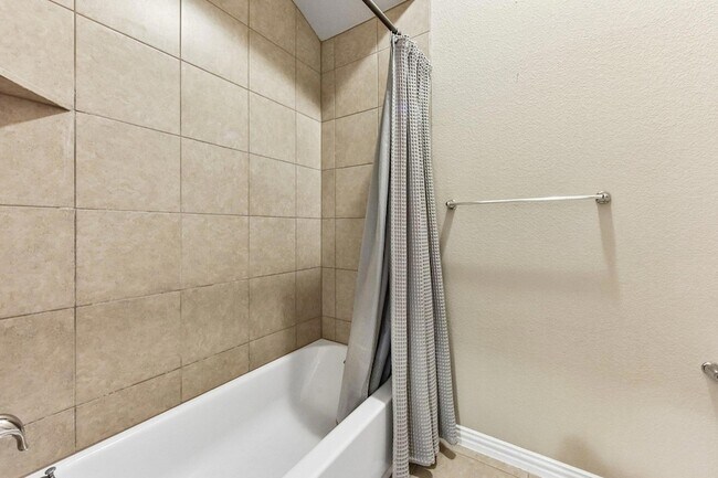 Building Photo - 640 Loma Cedro Bend