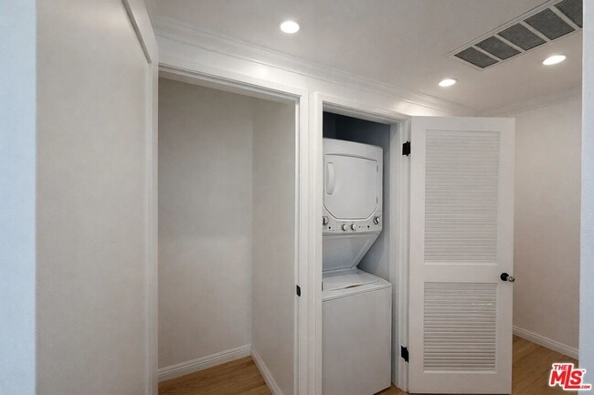 Building Photo - 1033 20th St