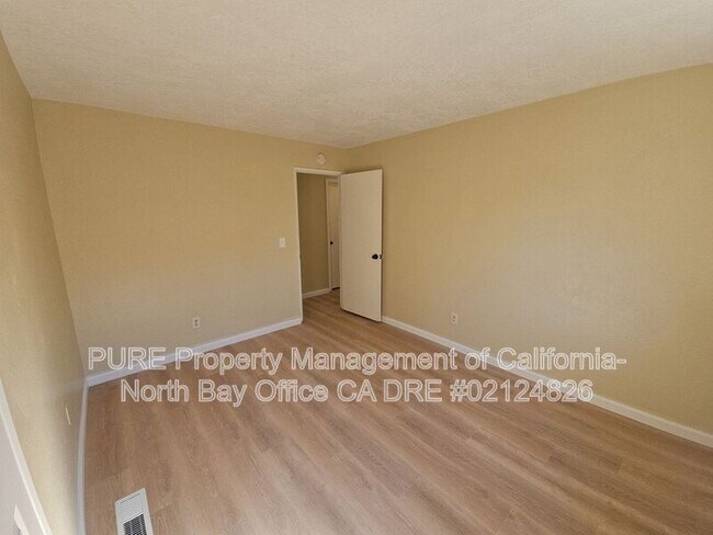 Building Photo - 120 Oak Manor Dr