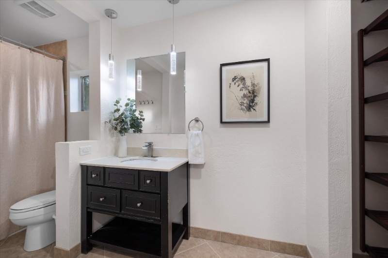 Building Photo - 334 W Horseshoe Ave