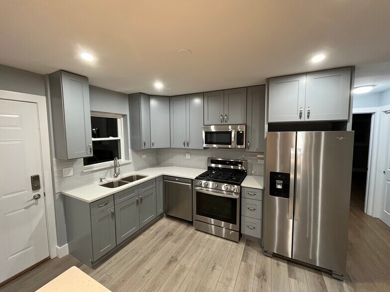 Building Photo - 8212 Kilpatrick Ave