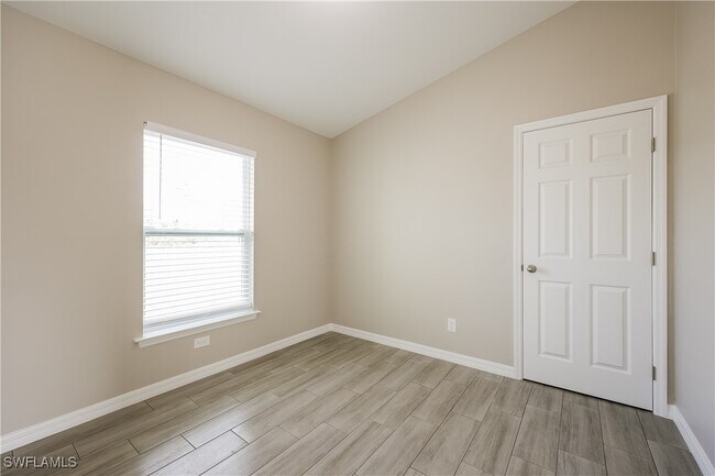 Building Photo - 3237 Ruth Ln