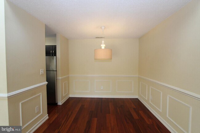 Building Photo - 208 Ravens Crest Dr