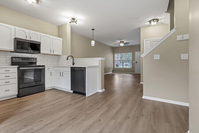 Building Photo - 1218 Green Dr