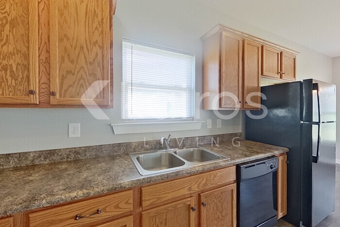 Building Photo - 134 White Oak Cir