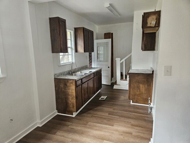 Building Photo - 917 Pecan Blvd