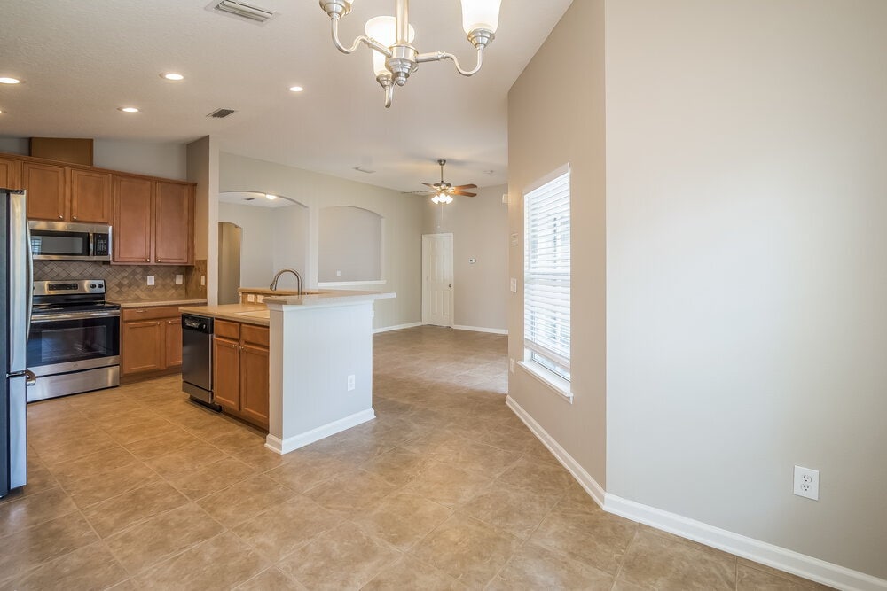 Building Photo - 2109 S Cranbrook Ave