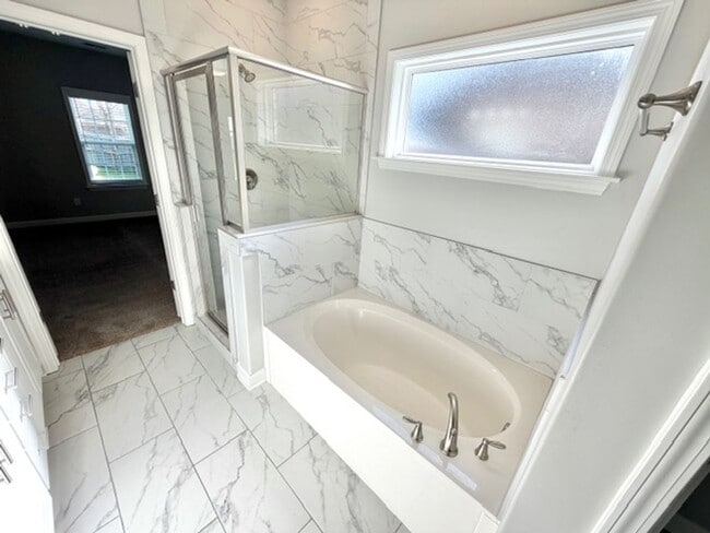 Building Photo - LakesideCirW5560