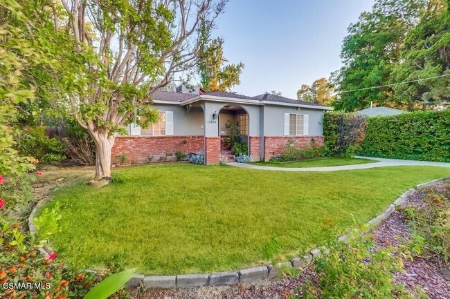Primary Photo - 13906 Sylvan St