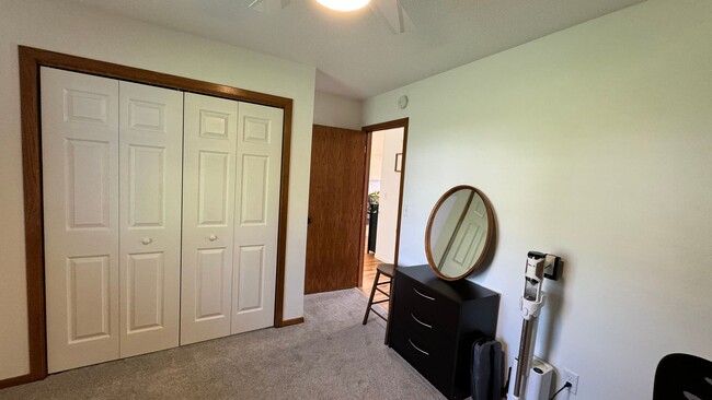 Building Photo - $1,800 | 3 Bedroom, 2 Bathroom Town Home |...