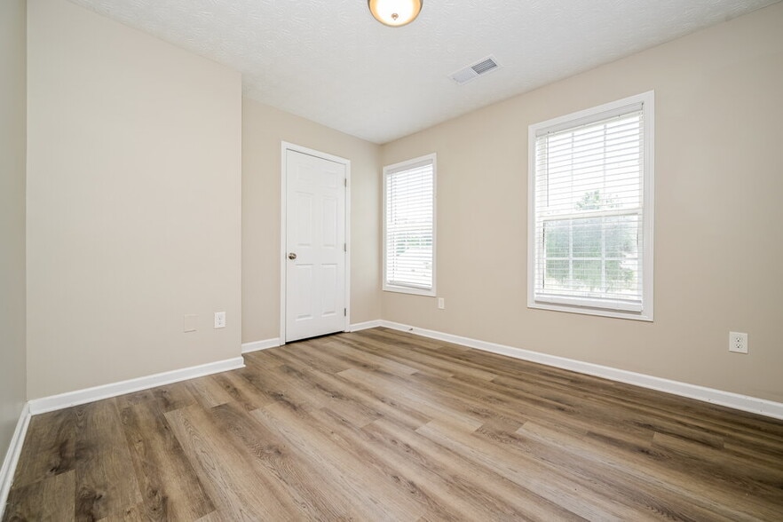 Building Photo - 10 Dearing Cove