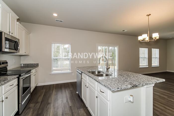 Building Photo - 589 Glenmanor Dr