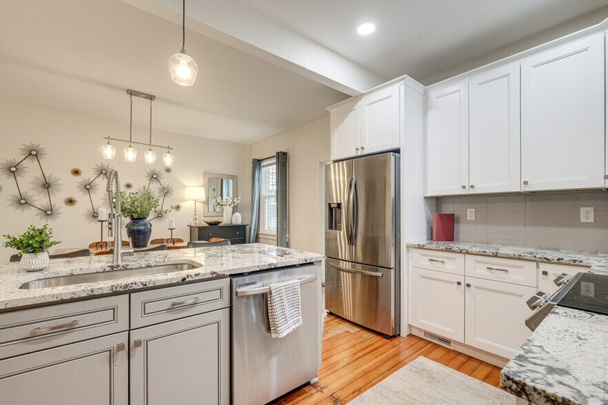 Building Photo - 2312 Rosewood Ave