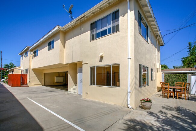 Building Photo - 2256 S Carmelina Ave