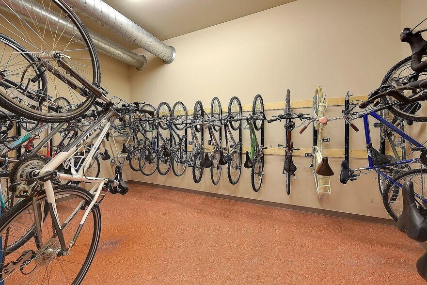 Building Photo - 1924 N Hubbard St