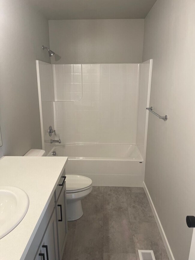 Building Photo - Beautiful New 5BD/4BTH Bella Cresta Home f...