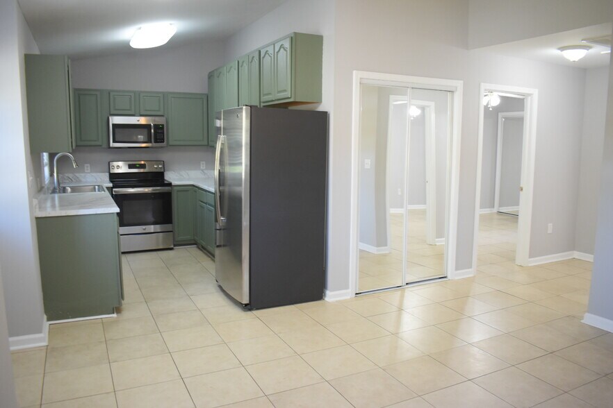 Building Photo - 2109 Wisteria Dr