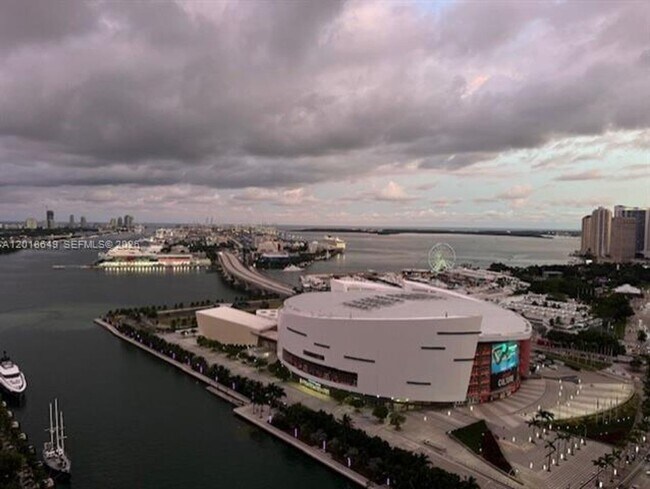 Building Photo - 900 Biscayne Blvd