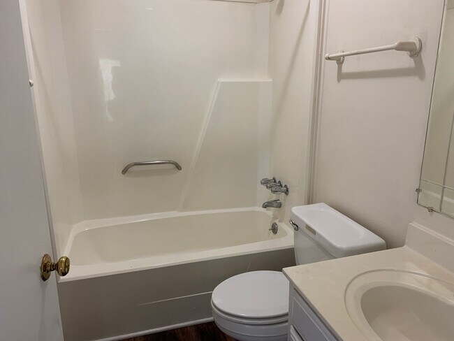 Building Photo - 4813