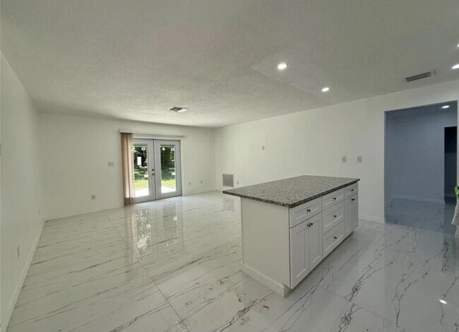 Building Photo - 1617 Birch St