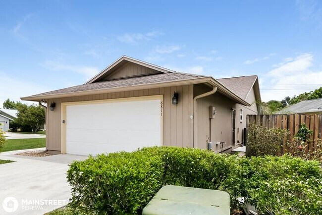 Building Photo - 6811 SE RAINTREE AVE, STUART, FL 34997