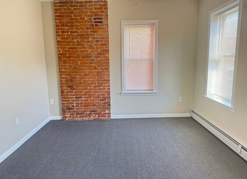 Building Photo - 23 Babcock St