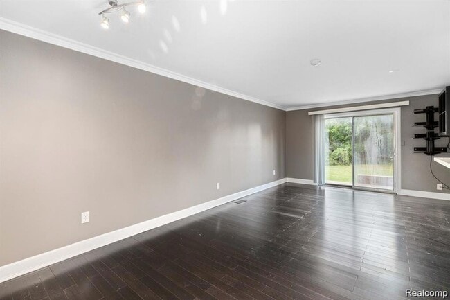 Building Photo - 1985 Peerce Ct