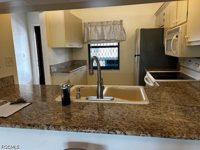 Building Photo - 9270 Lake Park Dr