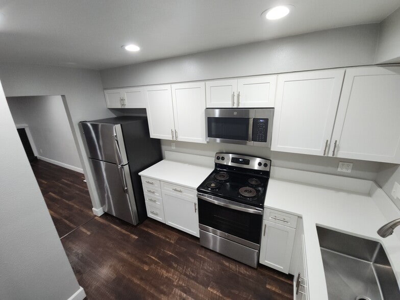 Building Photo - 38 NE 143rd Ave