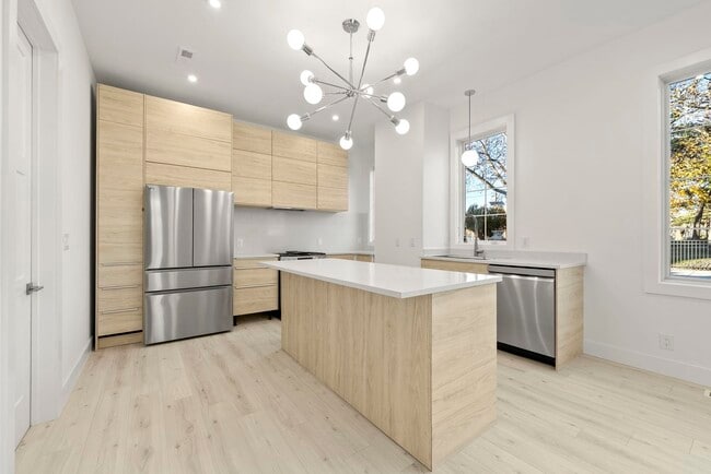 Building Photo - 317 Sherman Ave