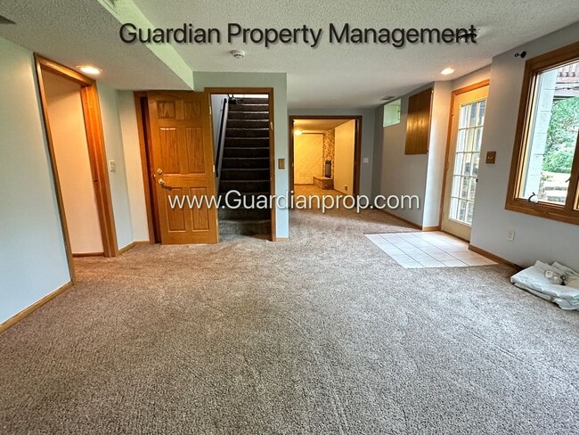 Building Photo - South West Bloomington Single Family Home,...