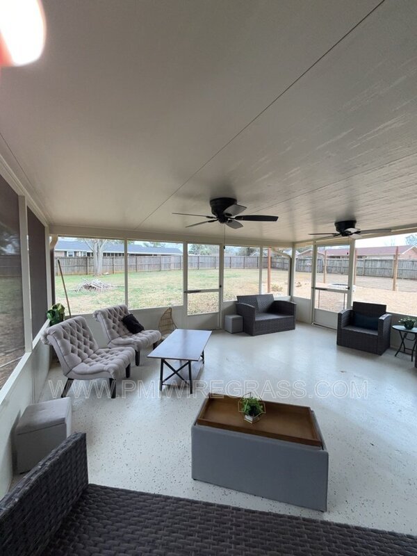 Building Photo - 202 Pondella Dr