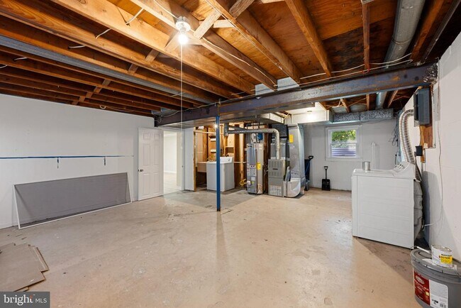 Building Photo - 908 Country Terrace