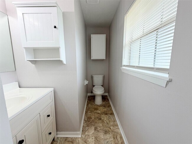 Building Photo - 20729 Canterbury Ln