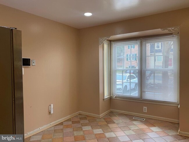 Building Photo - 3027 Mozart Dr