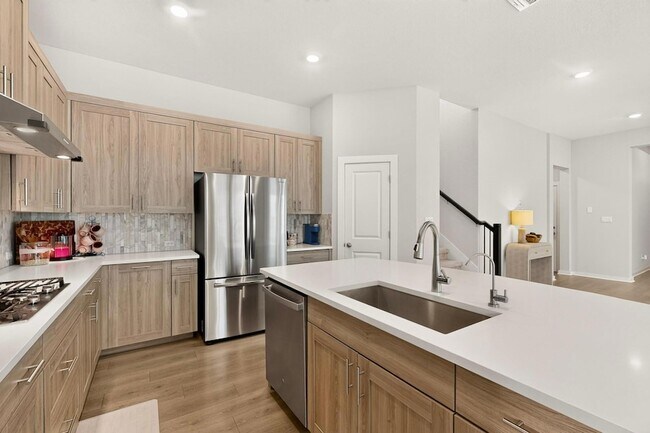 Building Photo - 1008 Summer Gln
