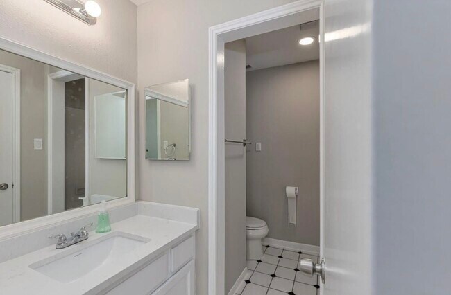 Building Photo - 1514 Park Meadow Dr