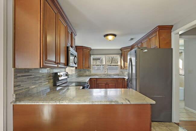 Building Photo - 1342 Lucille Ave