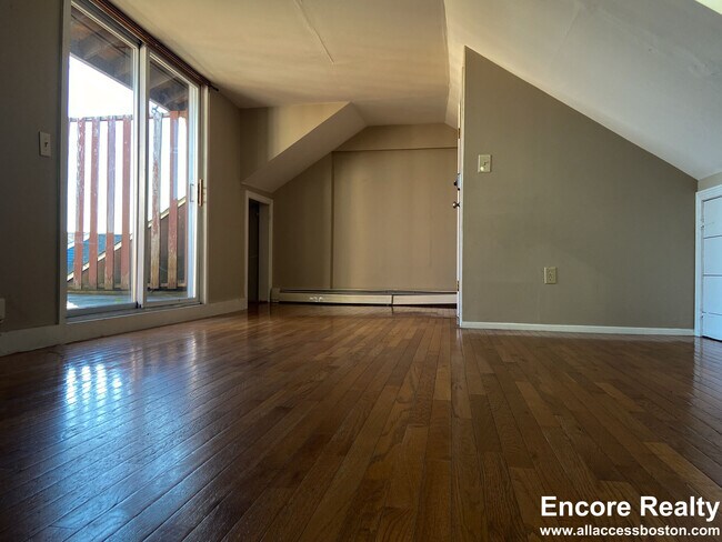 Building Photo - 8-8 Sunset St