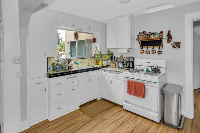 Building Photo - 4546 Brighton Ave